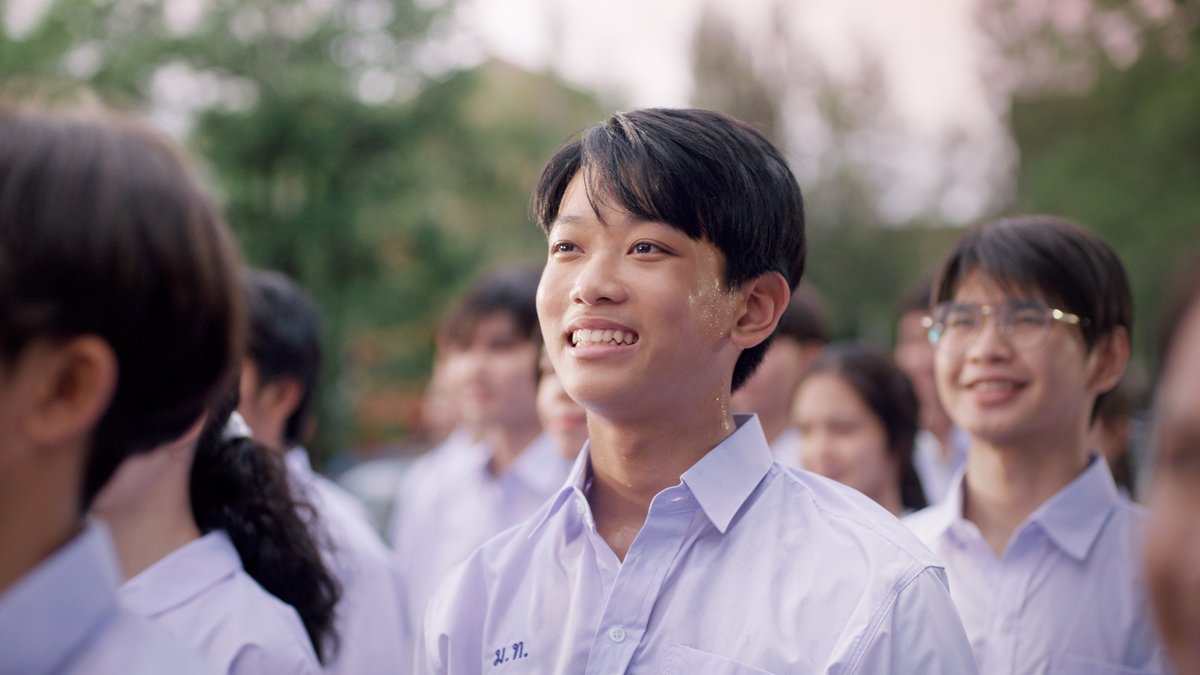 Mistine x Salmon House : และนี่คือเหล่ามนุษย์หน้าเสาธง . และและและและและและ ... นี่คือ #SalmonHouse #Mistine #เด็กไทยรักแดดจ้าาา #ฝนแปดแดดสี่