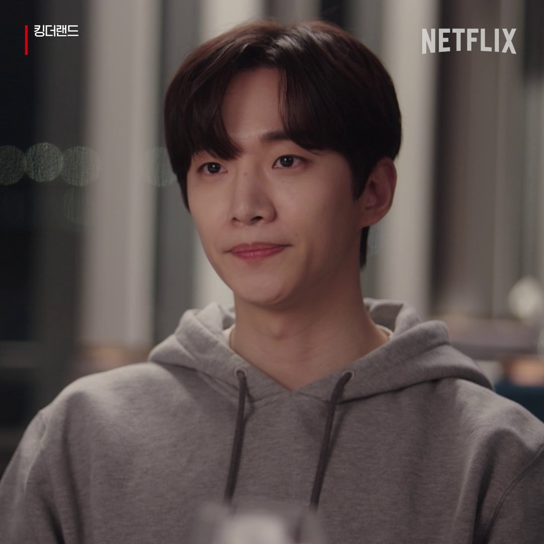 본부장님 본격적으로 플러팅 들어가실게요. <킹더랜드>, 지금 바로 넷플릭스에서.