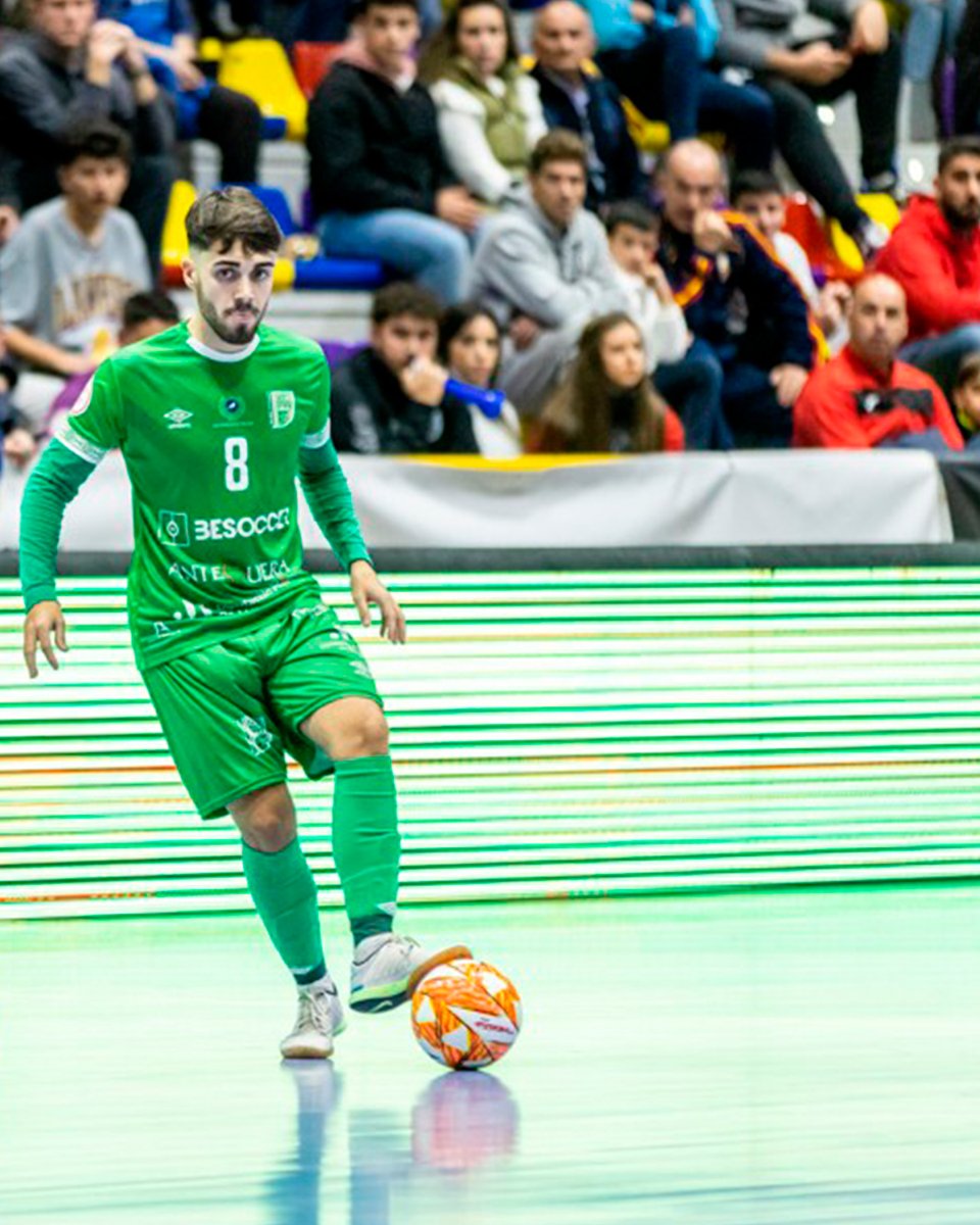 🎯 Solo podía entrar 𝙥𝙤𝙧 𝙖𝙝𝙞́ 💚 @UMAAntequera 💚 DavililloVelasco #LNFS #LigaFutsalProfesional