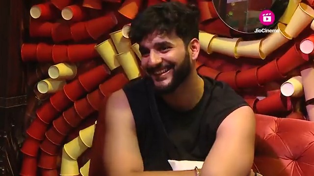 Who said it's Abhishek and not AbhiSWAG? 😎 Watch #BiggBossOTT2 streaming free at 9pm everyday, only on #JioCinema. #BBOTT2 #BBOTT2onJioCinema @beingsalmankhan Abhishek Malhan Too Yumm! lenskart VICCO