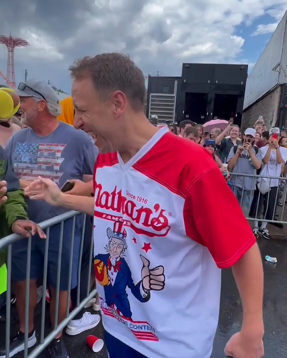 Joey Chestnut ran out to show love to the fans while the Nathan's Famous Hot Dog Contest was in a lighting delay 🤝