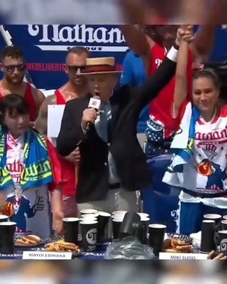 UN NUEVO TÍTULO: Miki Sudo logró comer 39,5 panchos en 10 minutos y se quedó, por novena vez, con el famoso concurso de hot dogs