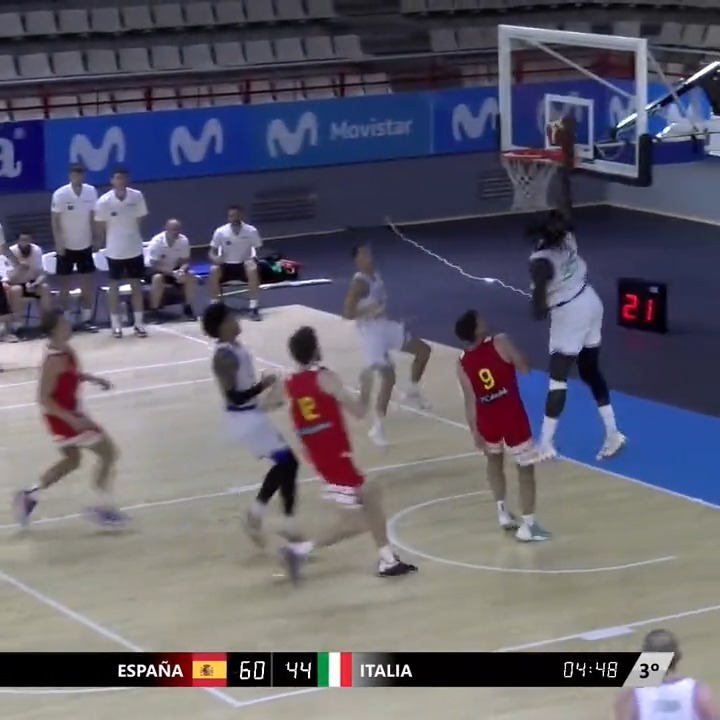 GB with 19 and 11 for Italy in an 86-84 win over Spain 🦃🇮🇹 🫡 Grant Basile