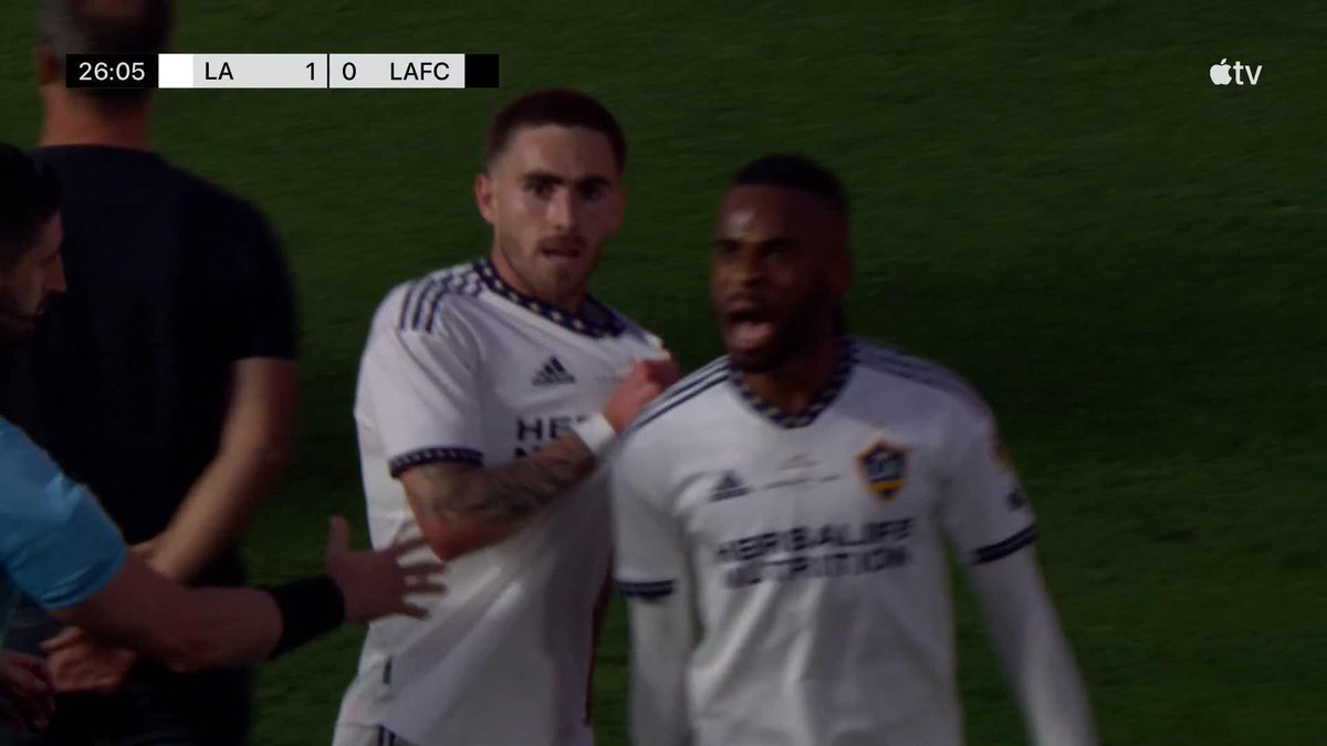 Tyler Boyd hit an El Tráfico BANGER in front of the largest MLS crowd ever 🤯 (via Major League Soccer)