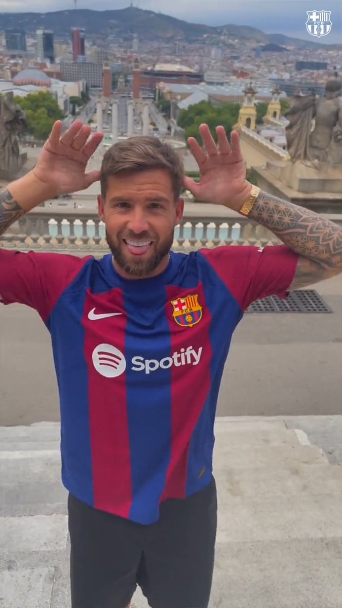 Nadie: Absolutamente nadie: Iñigo Martinez: 👐👅 Un nuevo culer llega a Barcelona 🔥