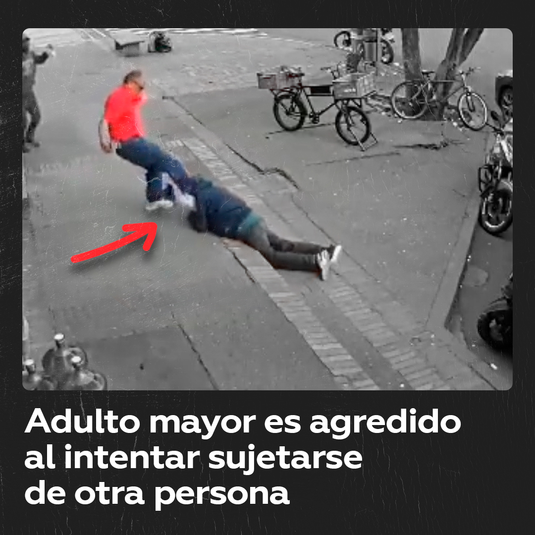 La hija de un adulto mayor difundió un video que muestra cómo su padre fue brutalmente agredido tras tropezar e intentar sostenerse de un hombre que pasaba.