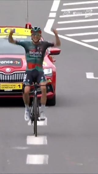 🇦🇺😀 "Hindley is the hero! Hindley is in yellow!"🥳😁 #TDF2023 #sbstdf #couchpeloton