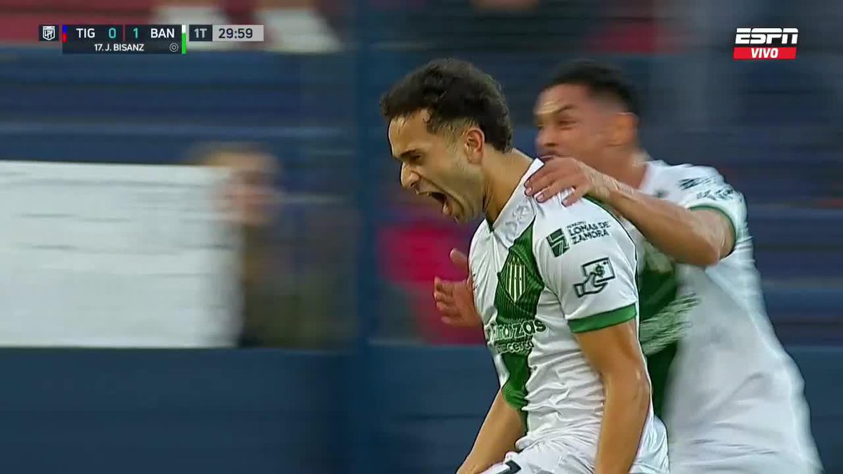Dentro del flojo rendimiento de Banfield en el certamen, Juan Bisanz es de lo mejor del Taladro. Llegó al club recién en febrero de este año y ya acumula 4 goles. Es el segundo máximo artillero del equipo en el torneo. Tiene apenas 21.