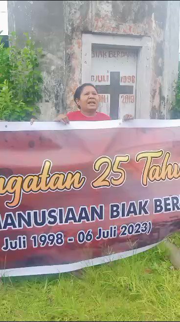 #BiakBerdarah hari ini 25 tahun lalu membuat 8 meninggal, orang 3 hilang, 33 ditangkap sewenang-wenang, 150 disiksa, 32 mayat misterius dan ratusan orang kabur dari Biak