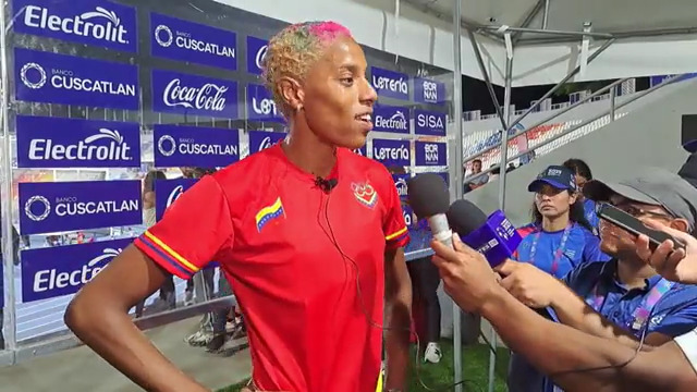 “Todo este público tan bonito. Este estadio maravilloso que ha sido un espectáculo.” “Un espectáculo ver el Mágico González en buen pie y sobre todo recuperado.” “Y la pista que está maravillosa. Si fuera por mí, viniera otra vez a competir.” Yulimar Rojas, campeona olímpica.