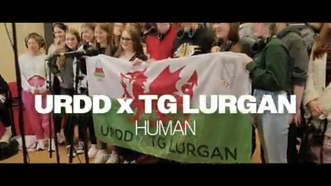 Tros ein pobl, a thros ein mamiaith. 🏴󠁧󠁢󠁷󠁬󠁳󠁿🇮🇪 Dyma Human, ein pumed cynhyrchiad Cymraeg a Gwyddeleg gan bobl ifanc Cymru ac Iwerddon. 🎵 🎻 We are proud to present to you all our Welsh-Irish cover of Human, produced and performed by young Urdd and @TGLurgan members.