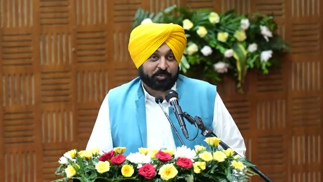 ਸਰਕਾਰੀ ਨੌਕਰੀਆਂ ਪਹਿਲਾਂ ਵਾਲਿਆਂ ਨੇ ਹਊਆ ਬਣਾ ਰੱਖੀਆਂ ਸਨ…ਅਸੀਂ ਪੂਰੇ ਪਾਰਦਰਸ਼ੀ ਤਰੀਕੇ ਨਾਲ ਮੈਰਿਟ ਦੇ ਆਧਾਰ ‘ਤੇ ਨੌਕਰੀਆਂ ਦੇ ਰਹੇ ਹਾਂ…ਕਿਸੇ ਦੀ ਸਿਫ਼ਾਰਿਸ਼ ‘ਤੇ ਕਿਸੇ ਨੂੰ ਨਹੀਂ ਰੱਖਦੇ…