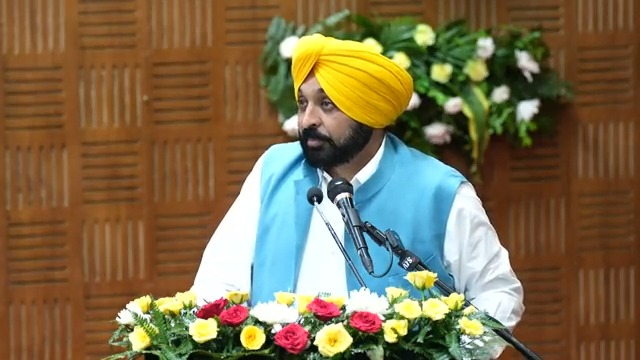 ਅਸੀਂ ਪਹਿਲਾਂ ਇਰਾਦਾ ਕਰਦੇ ਹਾਂ ਫੇਰ ਵਾਅਦਾ ਕਰਦੇ ਹਾਂ…ਨੌਕਰੀਆਂ, ਕਲੀਨਿਕਾਂ ਤੇ ਮੁਫ਼ਤ ਬਿਜਲੀ ਦਾ ਅਸੀਂ ਪਹਿਲਾਂ ਇਰਾਦਾ ਕੀਤਾ ਸੀ ਕਿ ਲੋਕਾਂ ਨੂੰ ਸਭ ਕੁਝ ਦਿੱਤਾ ਜਾ ਸਕਦਾ ਹੈ…ਫੇਰ ਚੋਣਾਂ ਵੇਲੇ ਵਾਅਦੇ ਕੀਤੇ…ਚੋਣਾਂ ਤੋਂ ਬਾਅਦ ਅਸੀਂ ਆਪਣੇ ਕੀਤੇ ਵਾਅਦੇ ਪੂਰੇ ਵੀ ਕਰ ਰਹੇ ਹਾਂ….