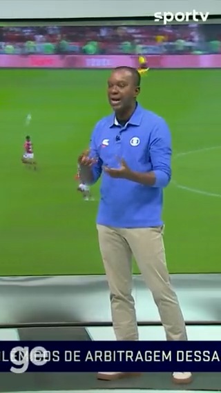O Vitor Roque tava buscando a bola então pode empurrar mesmo nas cotas. Atrapalhou o Pulgar a cabecear mas não teve impacto para marcar a falta. Impressionante o malabarismo quando é #Flamengo