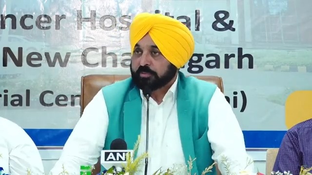 ਕੈਂਸਰ ਨਾਲ ਨਜਿੱਠਣ ਲਈ ਅਸੀਂ ਸਰਕਾਰ ਵੱਲੋਂ ਫੰਡਾਂ ਦੀ ਕਮੀ ਨਹੀਂ ਆਉਣ ਦਿੰਦੇ….ਹੁਣ ਵੀ ਸੰਗਰੂਰ ਵਾਲੇ ਹੋਮੀ ਭਾਭਾ ਸੈਂਟਰ ਲਈ ਸਰਕਾਰ ਫੰਡ ਜਾਰੀ ਕਰਦੀ ਹੈ…ਦਵਾਈਆਂ, ਮਸ਼ੀਨਾਂ ਸਮੇਤ ਹਰ ਤਰ੍ਹਾਂ ਦੀ ਕਮੀ ਪੂਰੀ ਕੀਤੀ ਜਾਂਦੀ ਹੈ..ਸਾਡੇ ਲਈ ਲੋਕਾਂ ਦੀ ਸਿਹਤ ਪਹਿਲਾਂ ਹੈ…
