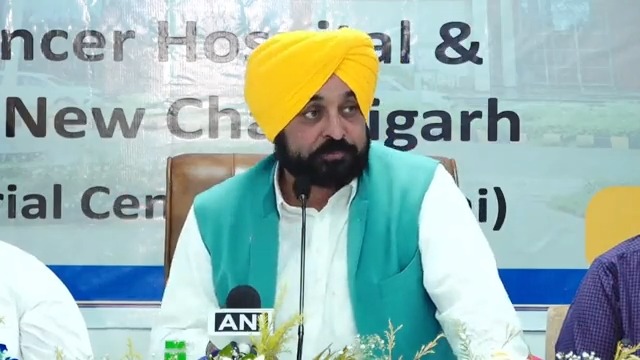 ਕੈਂਸਰ ਦਾ ਨਾਮ ਲੈਣ ‘ਤੇ ਵੀ ਪਿੰਡਾਂ ‘ਚ ਲੋਕ ਡਰਦੇ ਨੇ ਤਾਹੀਓਂ ਇਲਾਜ ਤੋਂ ਵਾਂਝੇ ਰਹਿ ਜਾਂਦੇ ਨੇ…ਪਿੰਡਾਂ ‘ਚ ਲੋਕਾਂ ਦੇ ਕੈਂਸਰ ਦੇ ਟੈਸਟ ਲਈ ਅਸੀਂ ਇੱਕ ਯੋਜਨਾ ਦੀ ਸ਼ੁਰੂਆਤ ਕਰਾਂਗੇ ਤਾਂ ਜੋ ਕੈਂਸਰ ਦੀ ਜੜ੍ਹ ਖ਼ਤਮ ਕੀਤੀ ਜਾਵੇ..