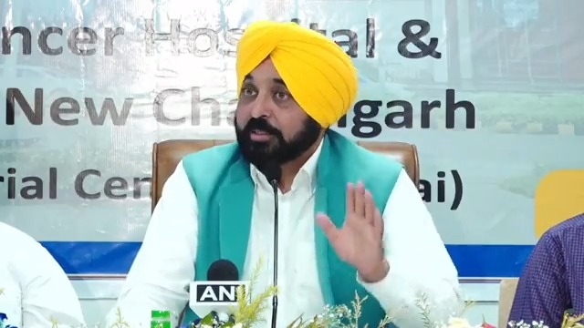 ਹੋਮੀ ਭਾਭਾ ਹਸਪਤਾਲ ਦੇ ਹਰ ਸਹਿਯੋਗ ਲਈ ਸਾਡੀ ਸਰਕਾਰ ਨਾਲ ਖੜ੍ਹੀ ਹੈ…ਕਿਸੇ ਵੀ ਤਰ੍ਹਾਂ ਦੀ ਕੋਈ ਮਦਦ ਹਸਪਤਾਲ ਜਾਂ ਰਿਸਰਚ ਸੈਂਟਰ ਨੂੰ ਚਾਹੀਦੀ ਹੋਵੇਗੀ ਅਸੀਂ ਮਦਦ ਲਈ ਤਿਆਰ ਹਾਂ…ਰਲ਼ ਮਿਲ ਕੇ ਕੈਂਸਰ ਵਰਗੇ ਕੋਹੜ ਨੂੰ ਪੰਜਾਬ ਤੇ ਦੇਸ਼ ‘ਚੋਂ ਖ਼ਤਮ ਕਰਨਾ ਹੈ…ਲੋਕਾਂ ਦੀ ਸਿਹਤ ਨੂੰ ਤਰਜੀਹ ਦੇਣੀ ਹੈ…