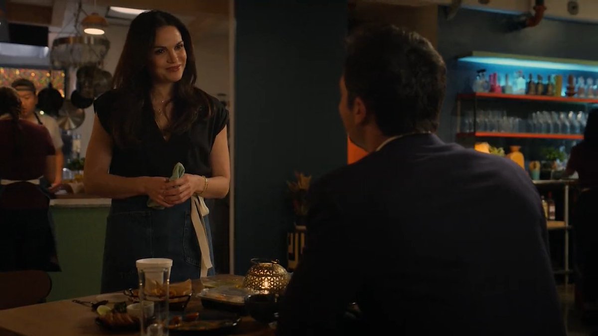 Meet Lisa Trammell (played by Lana Parrilla!) — is she Mickey’s new client, Mickey's new love interest or ... both? The Lincoln Lawyer Season 2 is now on Netflix