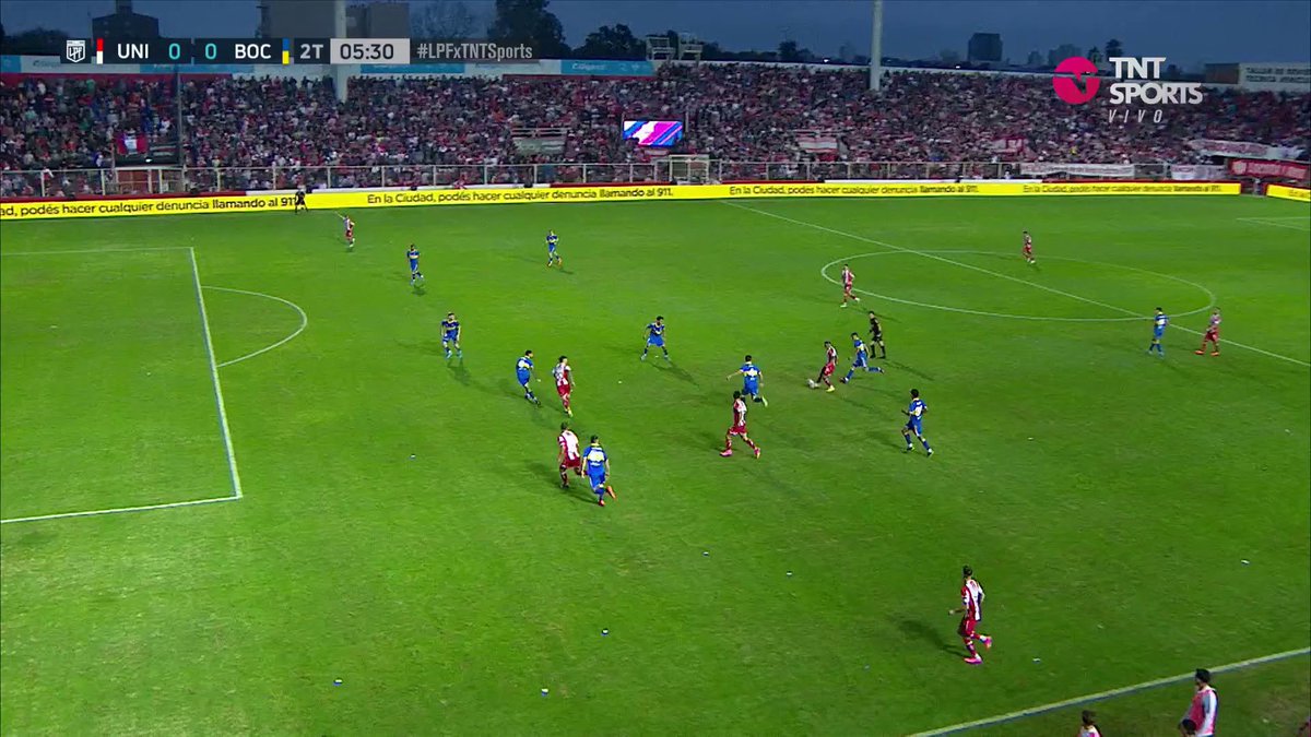 No veo el offside de ninguna forma. Corvalán está habilitado. No me parece que la línea aclare nada, sino al revés.