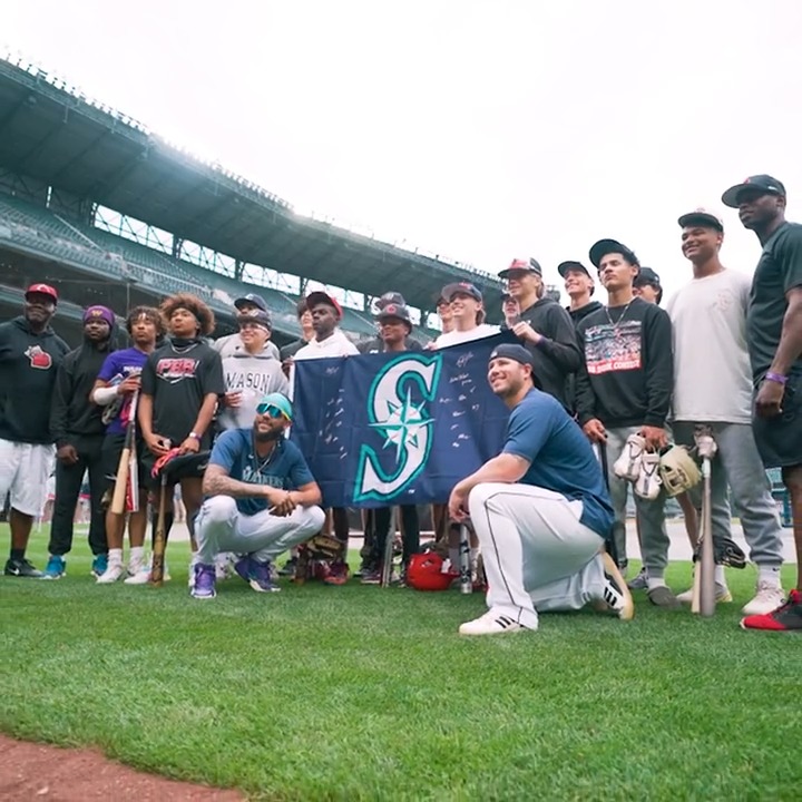 .jp crawford and Ty France were the first to congratulate Baseball Beyond Borders’s All-Stars on securing the first-ever spot for a team to represent Seattle in the Commissioner’s Cup tournament, going down during All-Star Week!