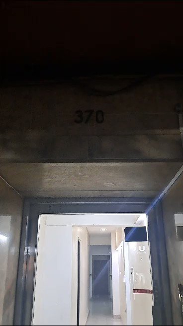 Locura en un departamento del centro de San Miguel de Tucumán: música a todo volumen todo el día.