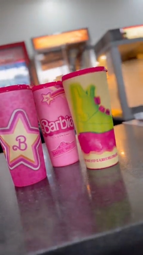 Vasos dignos de una #Barbie, consíguelos en Cinemex y compra tus boletos para #BarbiePelicula aquí: