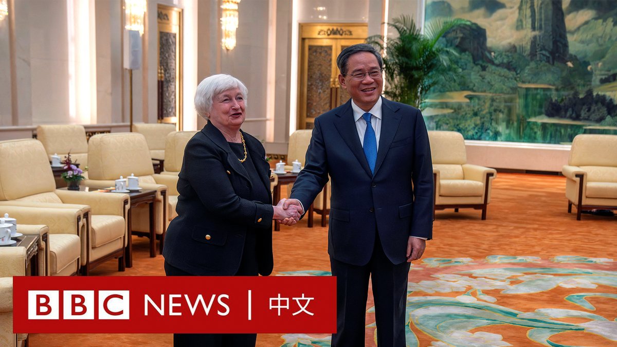 【现场画面】美国财政部长耶伦（Janet Yellen）与中国国务院总理李强在北京会晤。 李强在开场致辞时，提及耶伦周四（7月6日）抵达北京时正好出现一轮彩虹，称中美关系“不完全都是风雨”，两国“一定能见到更多的彩虹”。 耶伦表示，华盛顿寻求“健康的经济竞争”，不是“赢家通吃”，而是基于一套使两国都受益的公平规则。 她还称，华盛顿可能需要采取有针对性的行动来保护其国家安全，因此双方可能持不同意见，但不应允许“任何分歧导致误解，从而不必要地恶化双边经济和金融关系”。 在会见李强之前，耶伦批评了中国对美国公司的打击和限制，但她表示，美国不寻求与中国脱钩。