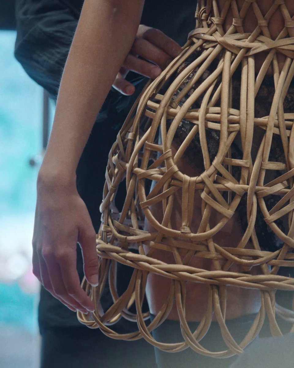 The collections are a tribute to Val D’Itria, Puglia. Ancient artistry continues to weave its uniqueness with skilled hands, mirrored in the essence of #DGAltaGioielleria, #DGAltaModa and #DGAltaSartoria creations. Follow the events from the 07/07/2023.