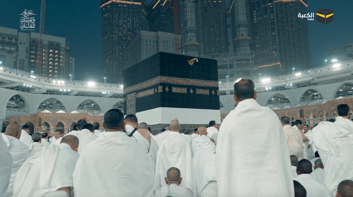 هنا حطت الرحال، في خير الأيام وأعظم الشعائر، راجين من المولى القبول والشمول. #حجٌّ_وامتنان_للمنَّان #الكعبة 🕋 Here we gather, during the best of days and the greatest rituals. We ask Allah for acceptance and inclusion. #Hajj_gratitude_to_the_gracious #HolyKaaba 🕋