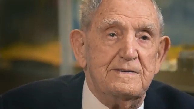 « Aujourd’hui, soyez vigilants. Il faut garder la paix ». Il y a 2 ans, accompagné de son petit-fils, Léon Gautier nous livrait un témoignage inspirant et riche sur son engagement pour la 🇫🇷. Revivez cet échange avec le dernier des 177 🗡️