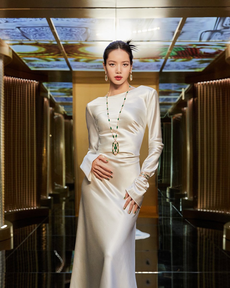 Our charming Global Brand Ambassador LISA. indulged in the sublime beauty of the #SerpentiFactory as it arrived in Korea—enjoying this new chapter in the icon's evolution. #Serpenti75 #Bulgari