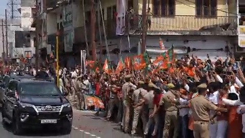 गोरखपुर में लोगों के जोश और उत्साह ने मुझे नई ऊर्जा से भर दिया है। इस प्रेम और स्नेह के लिए आप सभी का बहुत-बहुत आभार।