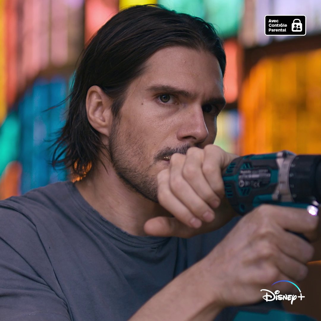 Il est prêt à tout, elle ne lâchera rien. Pensez à activer votre profil 16+ pour découvrir Une zone à défendre, disponible dès maintenant sur #DisneyPlus.