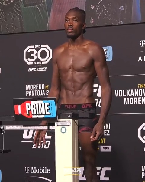Jalin Turner is over the lightweight limit, coming in at 158 pounds ⚖️ #UFC290