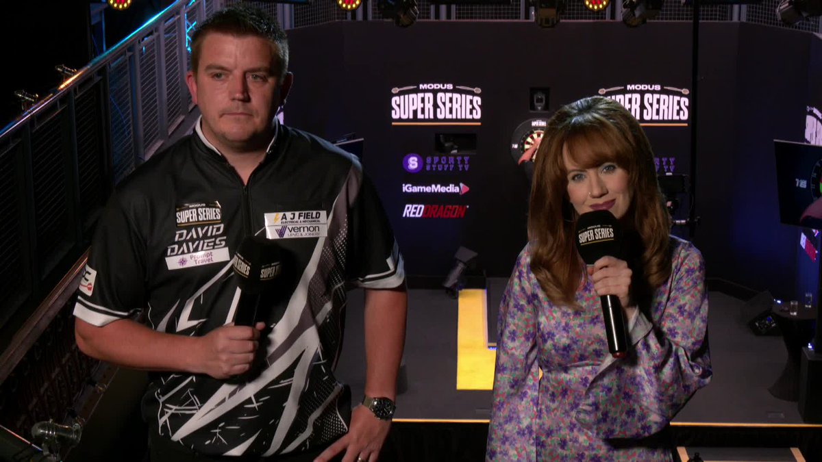 🗣️Another finalist means another catch-up! It's now Davies's turn to discuss his week with Abi on the balcony!