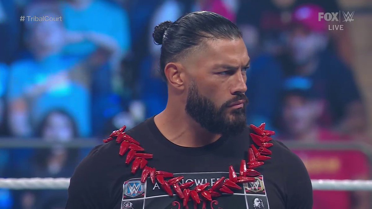 "You got pinned!" Tonight's crowd is letting Roman Reigns hear it 🤯 #SmackDown