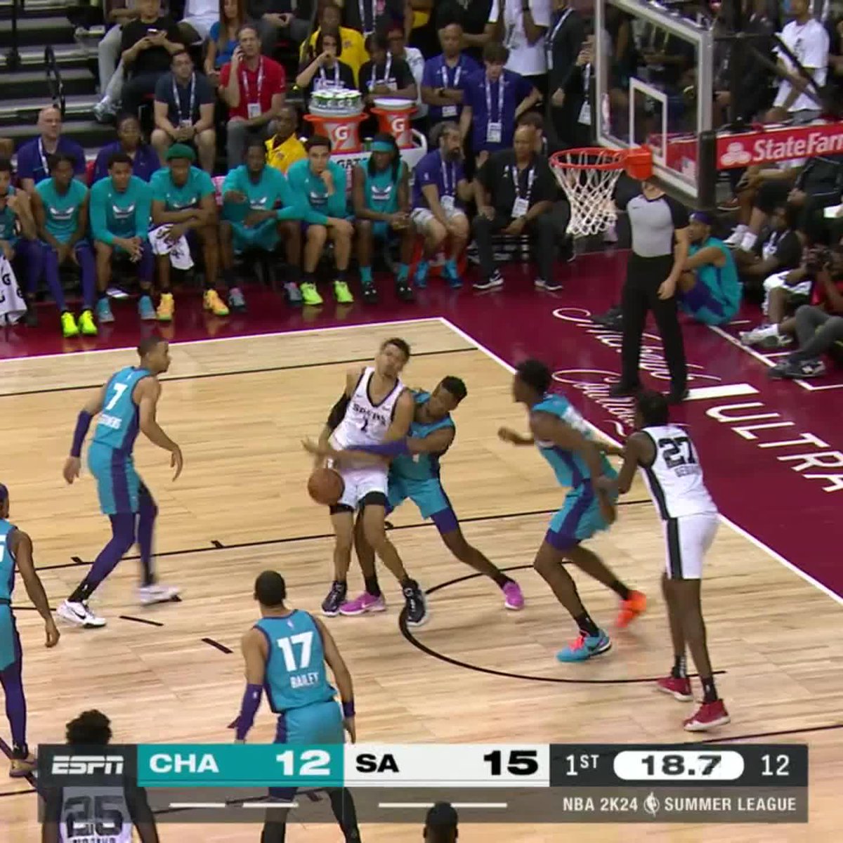 No. 1 vs. No. 2 🍿 Brandon Miller locked up Wemby on this possession 🔒