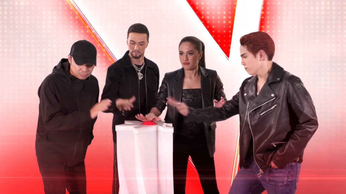 COACH VS COACH! Sa kanilang 4, sino ang magbabanggaan at sino naman ang kailangan nilang bantayan? 🤔 Mapakalma kaya ni Dingdong Dantes sina Coach Billy, Coach Julie, Coach Stell, at Coach Chito? 😉 Abangan ang first-ever #TheVoiceGenerations' in Asia. Malapit na 'yan sa GMA!
