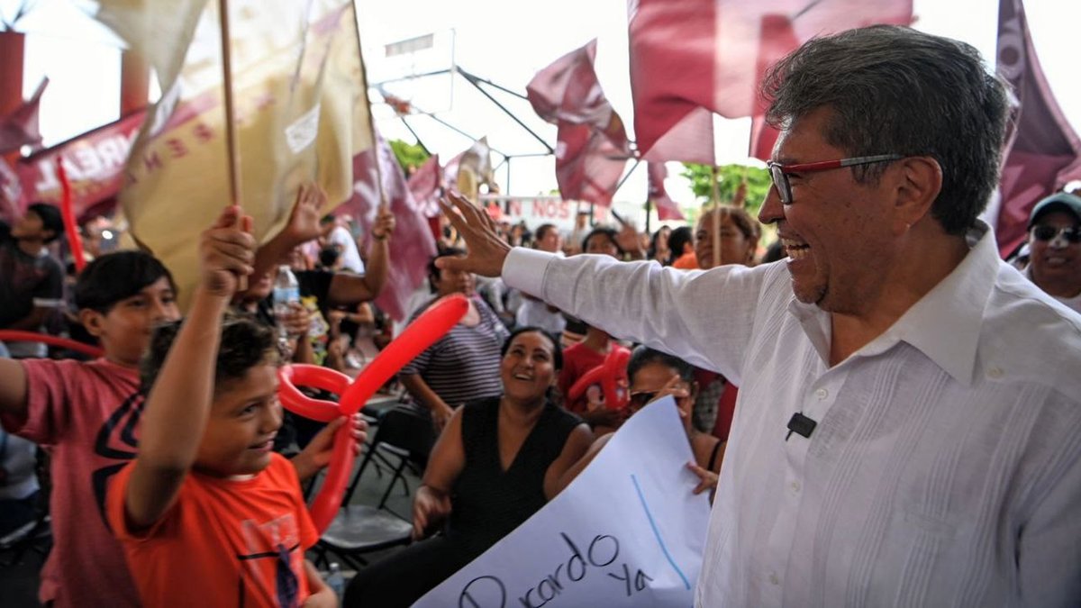 MORENA nació como uno de los instrumentos de lucha contra los excesos del poder y los derroches. Así, por mi parte, no hay espectaculares ni bardas, porque a través de los medios y redes sociales pueden ustedes conocer mi propuesta. ¡Gracias, Cancún, por escucharme!