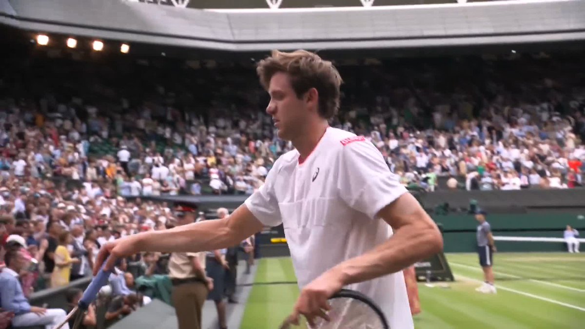 A souvenir to remember from Nicolas Jarry 👏 And a classy applause from Carlos Alcaraz! #Wimbledon