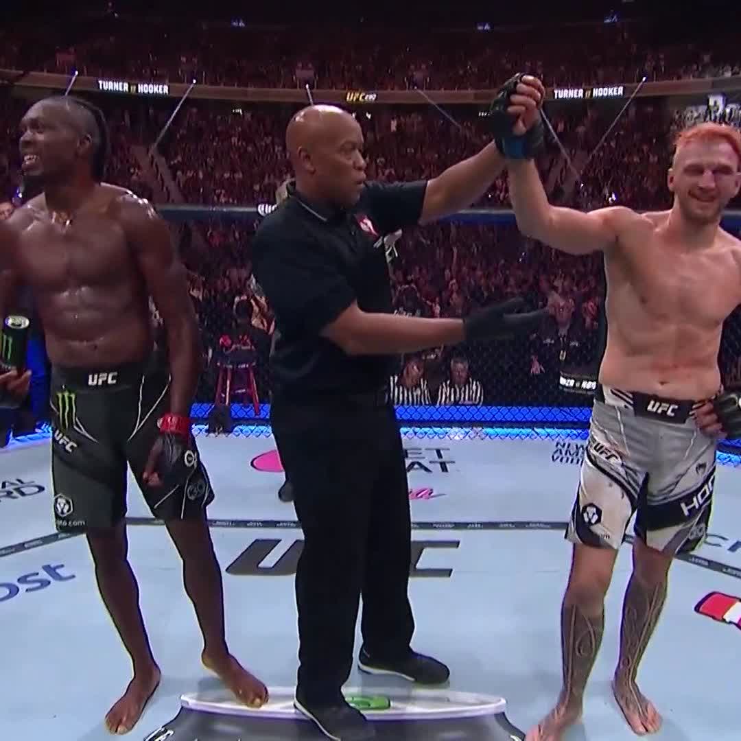 Split Decision for the Hangman! @DanTheHangman takes a battle over Jalin Turner at #UFC290 ๐