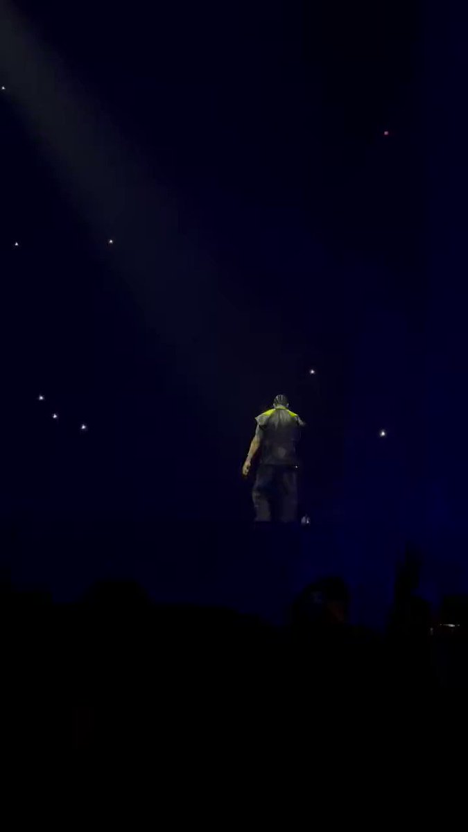 Drake reveals at his Detroit show that @NickiMinaj will be featured on his upcoming album. This will mark their first collab in 12 years.