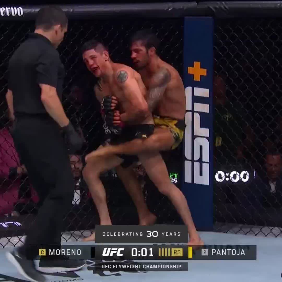 Five rounds in the books! Decision up next Who took it on your scorecards? #UFC290