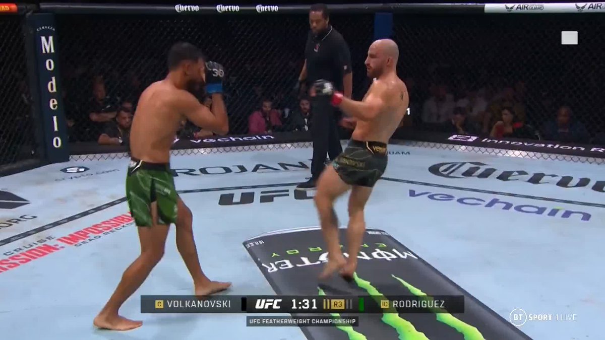 Who said Volk can't finish fights?! 🤫 Alexander Volkanovski demolishes Yair Rodriguez in the third 😳 #UFC290