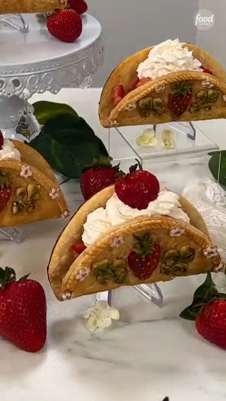 Take a sweet treat on the go with this strawberry "hand pie" that tastes as incredible as it looks! 🍓 Amazing job, Pies Are Awesome! #GreatFoodTruckRace is all-new TONIGHT at 8|7c or hbo max fka. #StreamOnMax