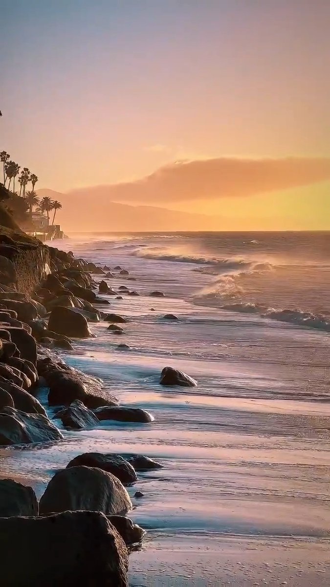 After a busy week, all we want is to relax here. 🏖️ 📍Visit Santa Barbara 📷 eyeseesb on IG #California #Sunset #SantaBarbara