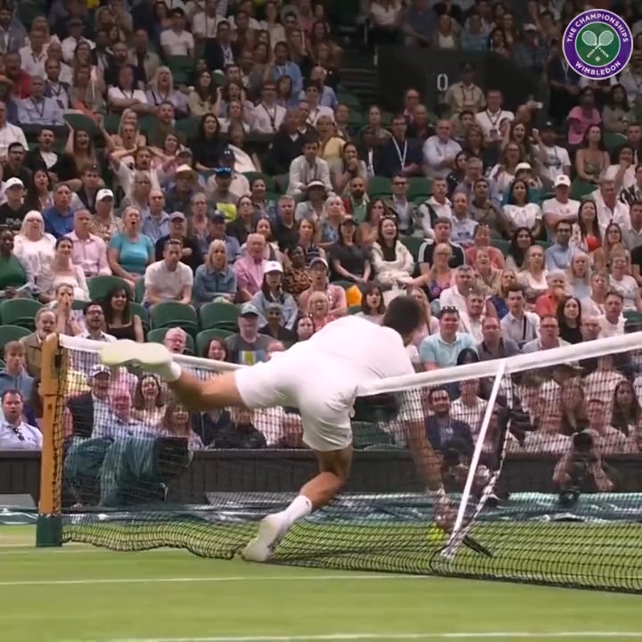 Mind the net Novak Djokovic 😅 #Wimbledon