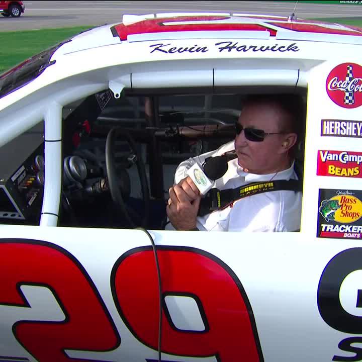 A special command from a special car! Get 'em going, RC! 👏