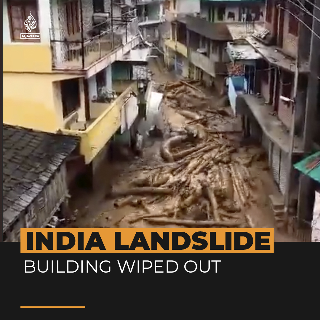 Dramatic footage captures moment a landslide caused by heavy rainfall in northern India pushes through a town. India is experiencing some of its worst monsoon rainfall in decades and several people have been killed due to floods ⤵️