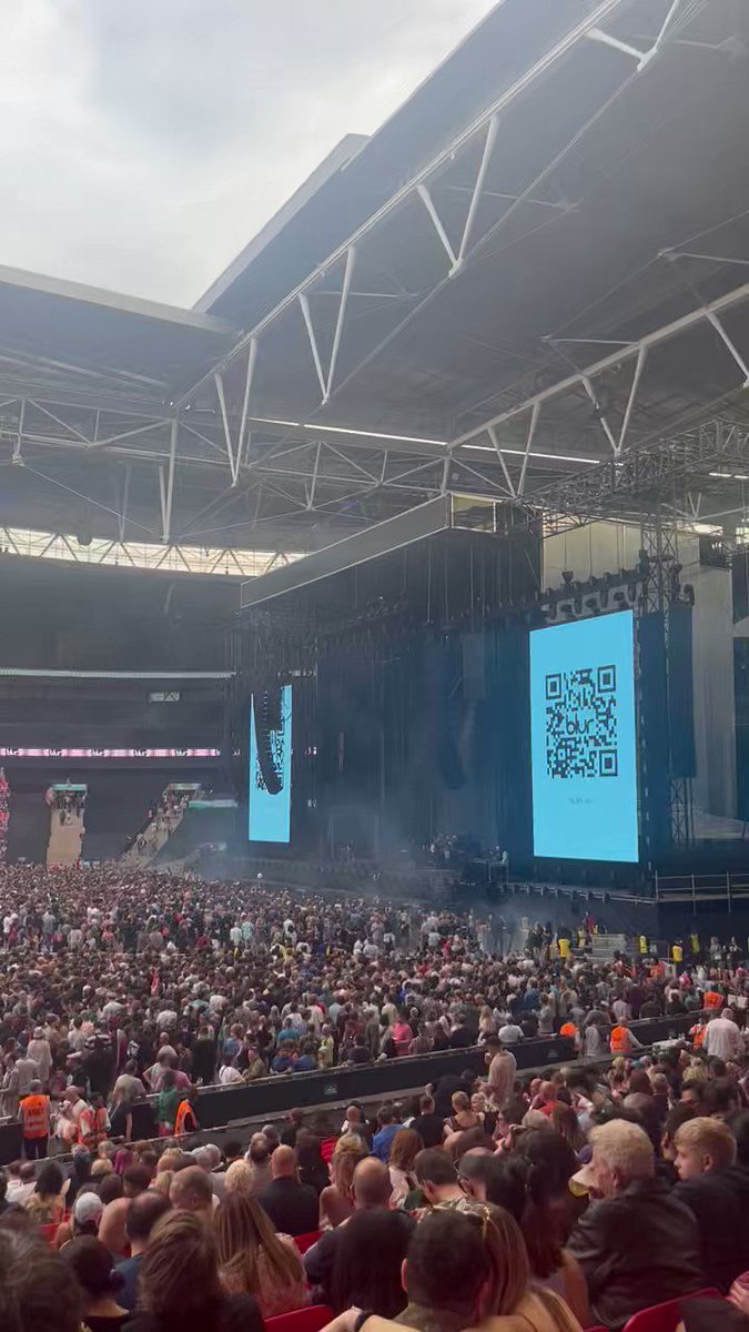 Before I start banging on about blur, a quick shout out to the DJ who dropped Talk Talk’s ‘Life’s What You Make It’ just before the band came on. ☕️